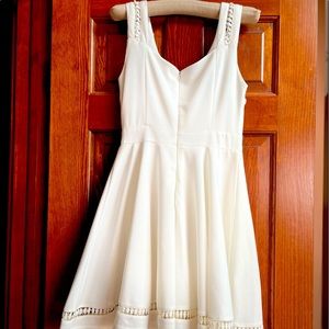 Junior white dress/size medium